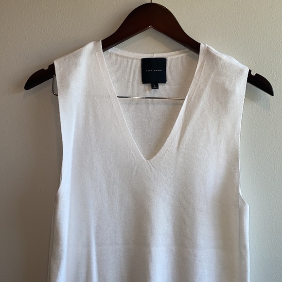 Alex Marie | V neck Sweater Tank Large White - Picture 3 of 6